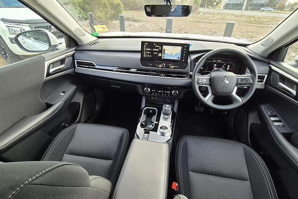 2025 Mitsubishi Outlander ES ZM