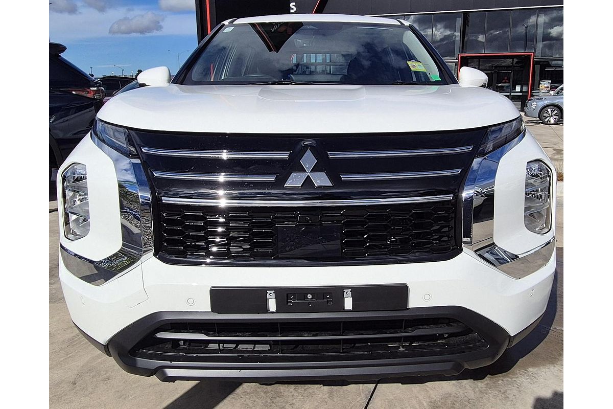 2025 Mitsubishi Outlander ES ZM