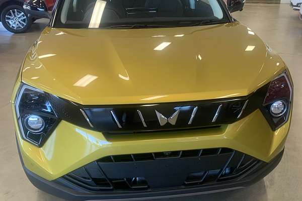 2025 Mahindra XUV3XO AX7L