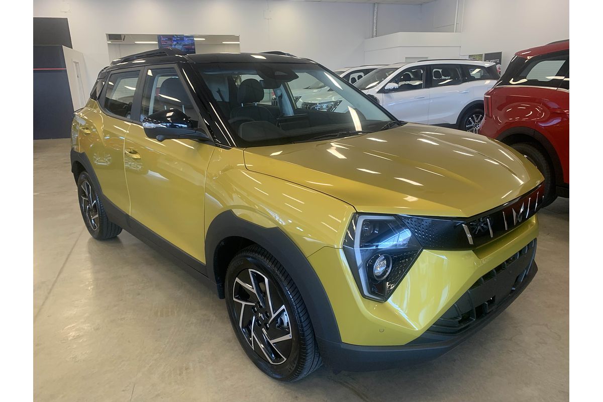 2025 Mahindra XUV3XO AX7L