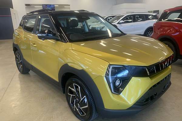 2025 Mahindra XUV3XO AX7L