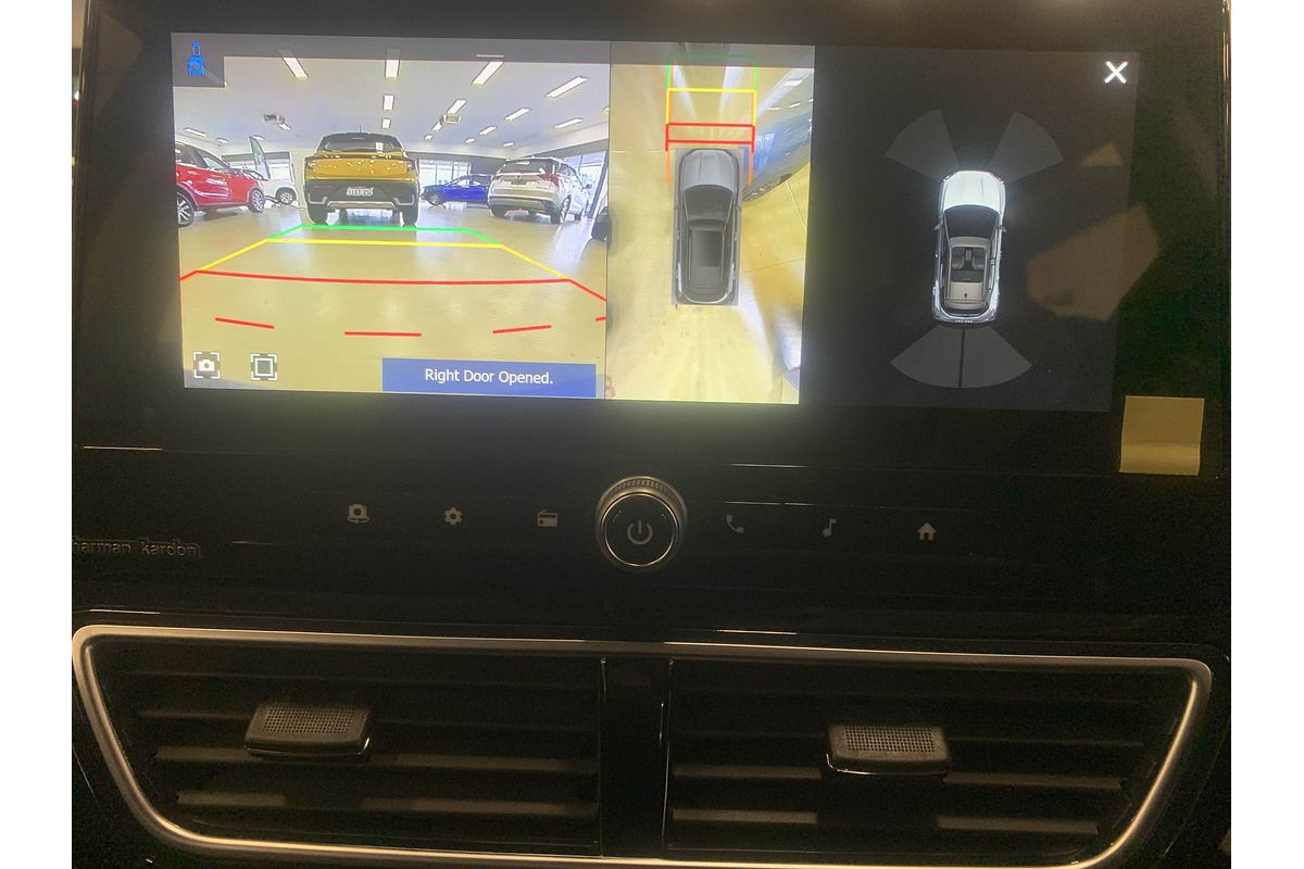 2025 Mahindra XUV3XO AX7L