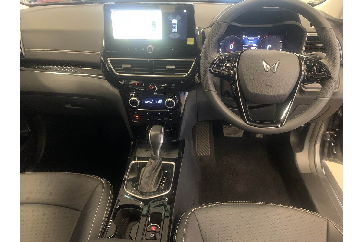 2025 Mahindra XUV3XO AX7L