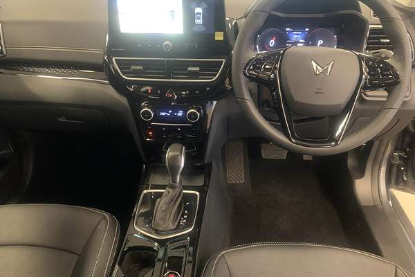 2025 Mahindra XUV3XO AX7L