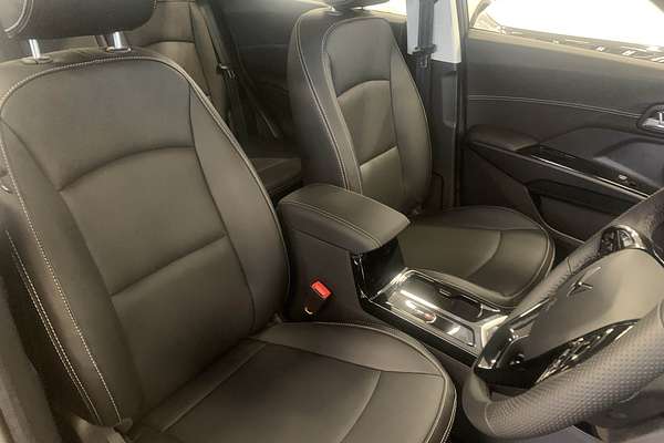 2025 Mahindra XUV3XO AX7L