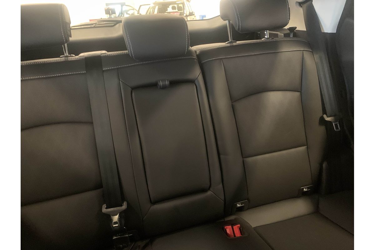 2025 Mahindra XUV3XO AX7L