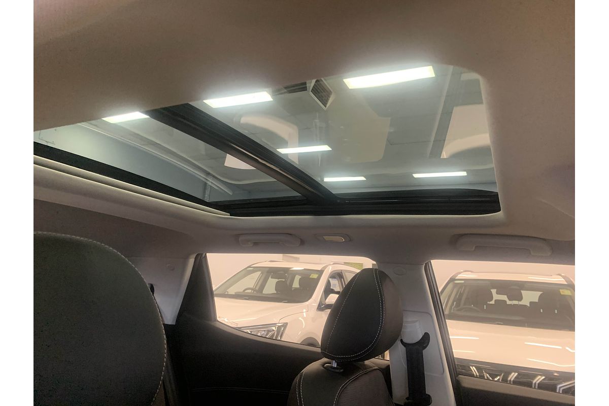 2025 Mahindra XUV3XO AX7L