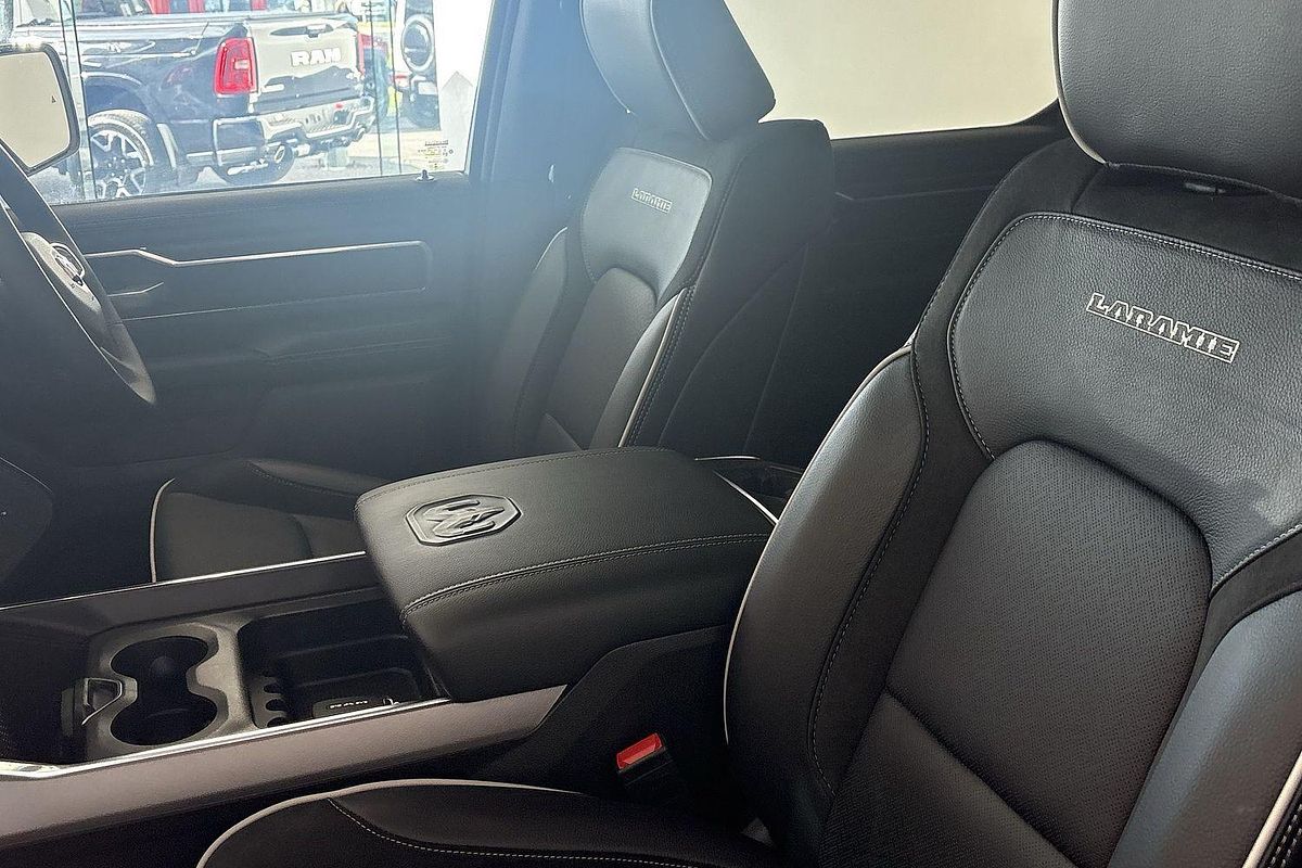 2025 RAM 1500 Laramie Sport Hurricane SO RamBox DT 4X4 SWB