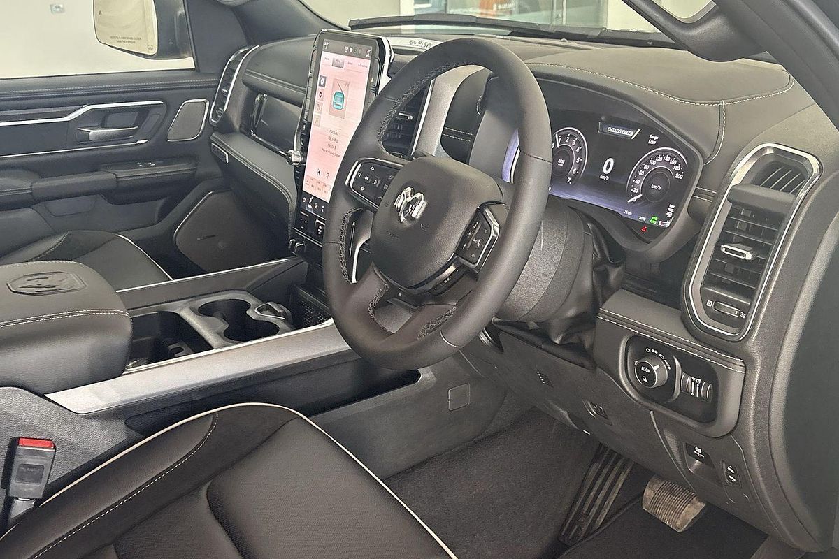 2025 RAM 1500 Laramie Sport Hurricane SO RamBox DT 4X4 SWB