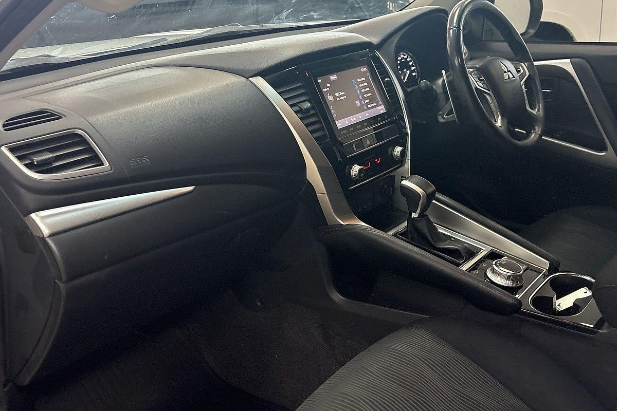 2021 Mitsubishi Pajero GLX NX