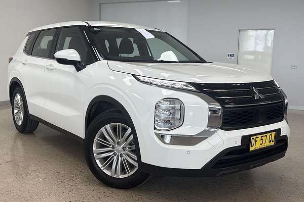 2022 Mitsubishi Outlander ES ZM