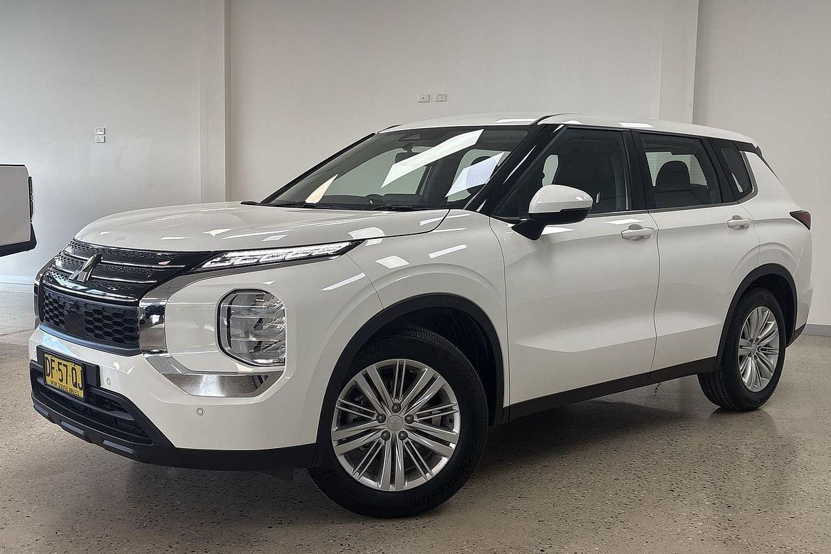 2022 Mitsubishi Outlander ES ZM