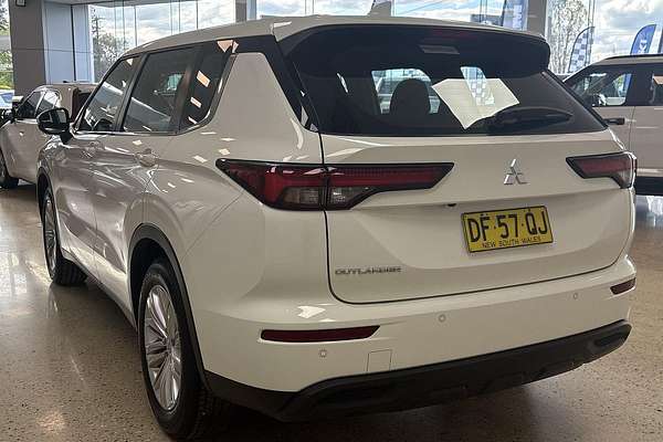 2022 Mitsubishi Outlander ES ZM