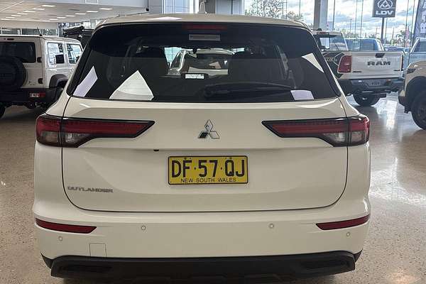 2022 Mitsubishi Outlander ES ZM