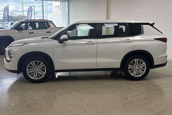 2022 Mitsubishi Outlander ES ZM