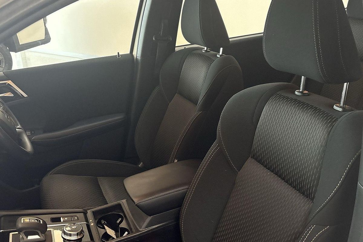 2022 Mitsubishi Outlander ES ZM