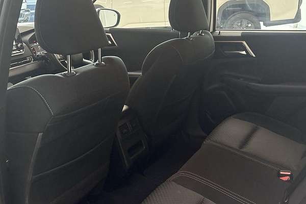 2022 Mitsubishi Outlander ES ZM