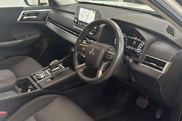 2022 Mitsubishi Outlander ES ZM