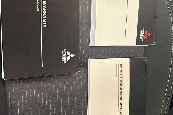 2022 Mitsubishi Outlander ES ZM