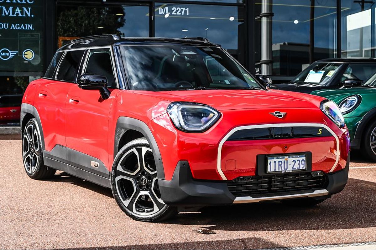 2025 MINI Aceman SE Favoured J05