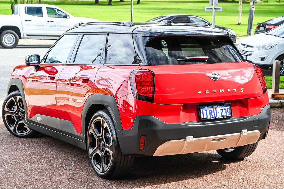 2025 MINI Aceman SE Favoured J05