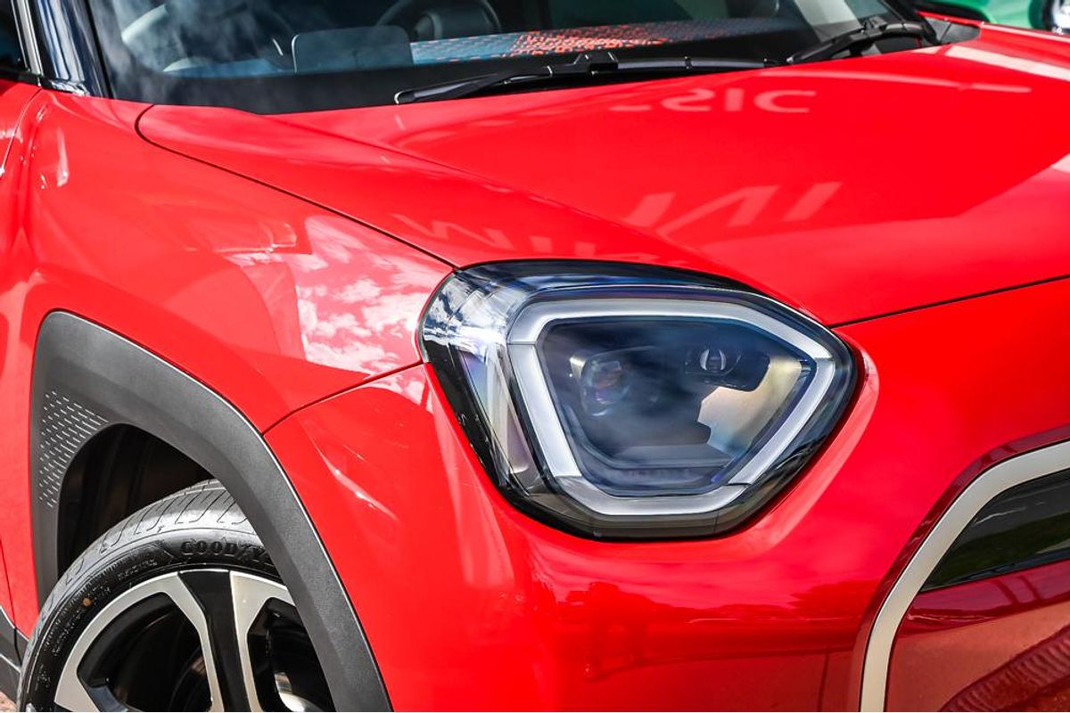 2025 MINI Aceman SE Favoured J05