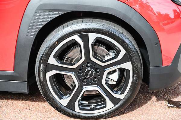 2025 MINI Aceman SE Favoured J05