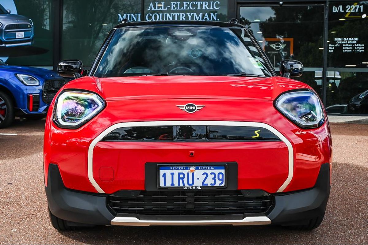2025 MINI Aceman SE Favoured J05