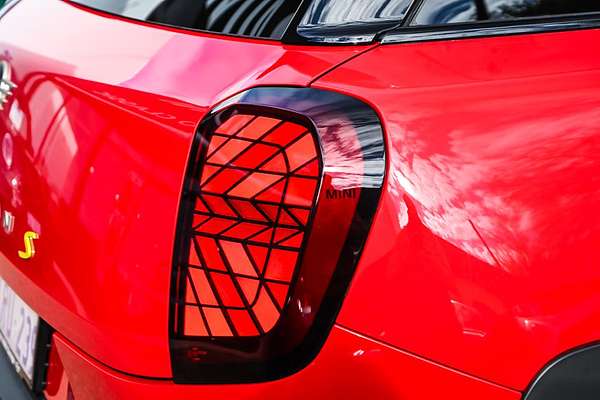 2025 MINI Aceman SE Favoured J05