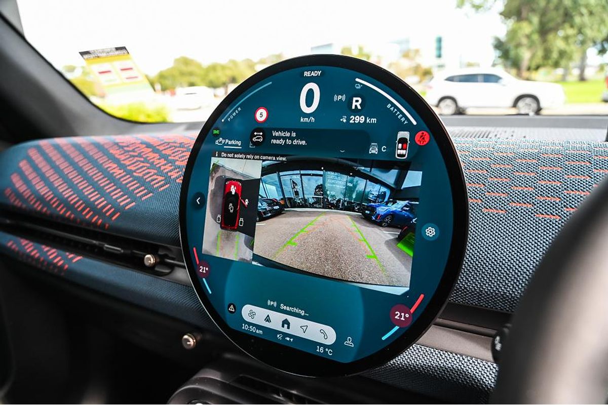 2025 MINI Aceman SE Favoured J05