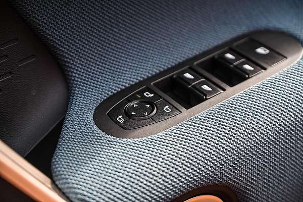 2025 MINI Aceman SE Favoured J05