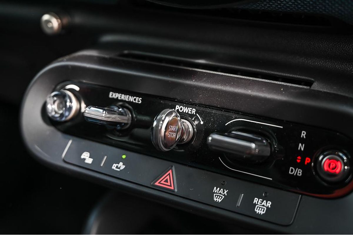 2025 MINI Aceman SE Favoured J05