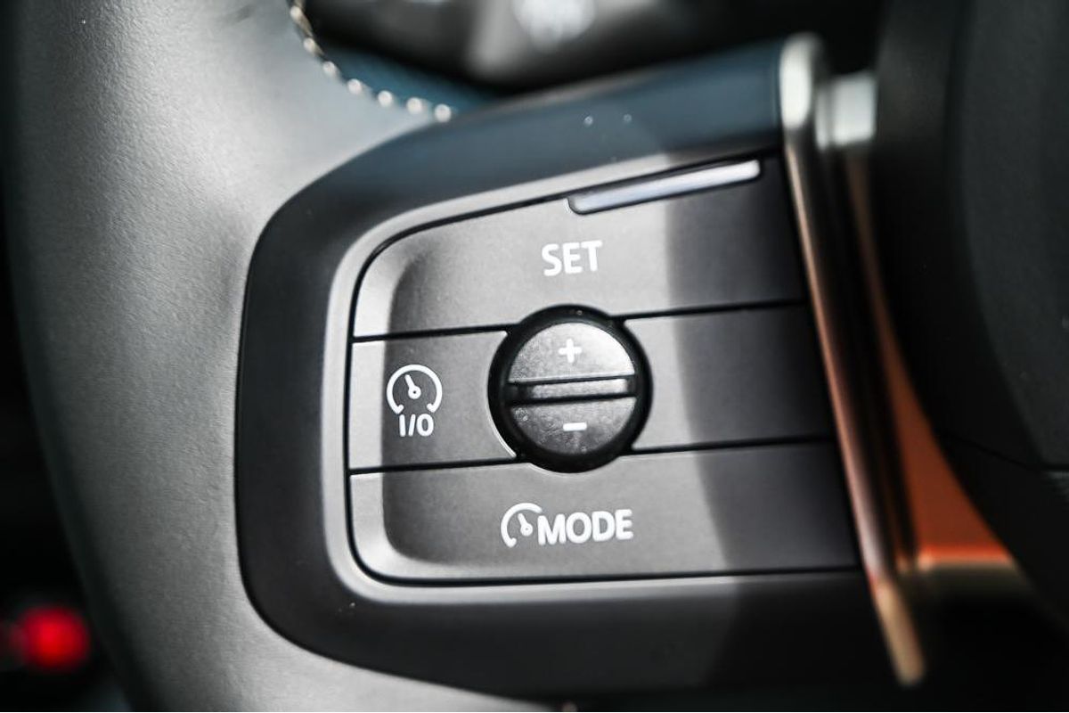 2025 MINI Aceman SE Favoured J05