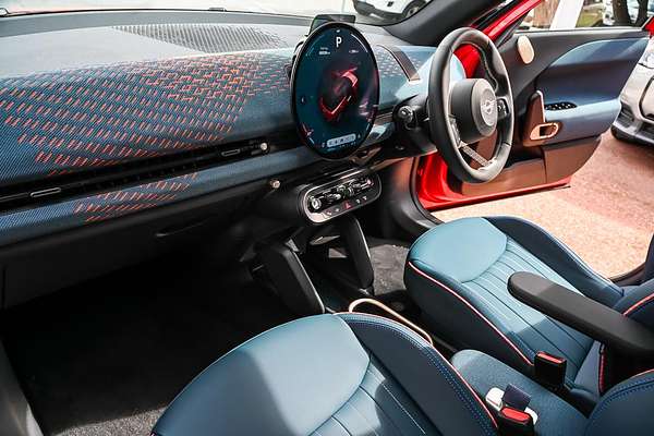 2025 MINI Aceman SE Favoured J05