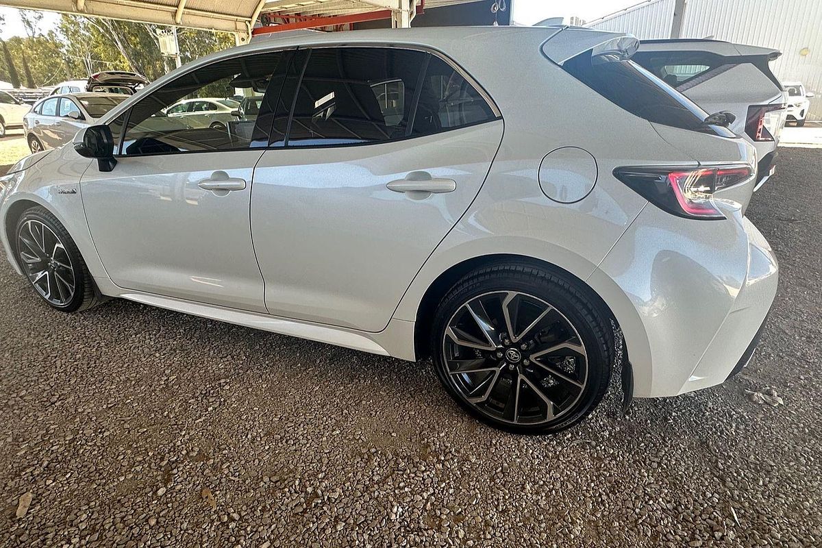 2020 Toyota Corolla ZR Hybrid ZWE211R