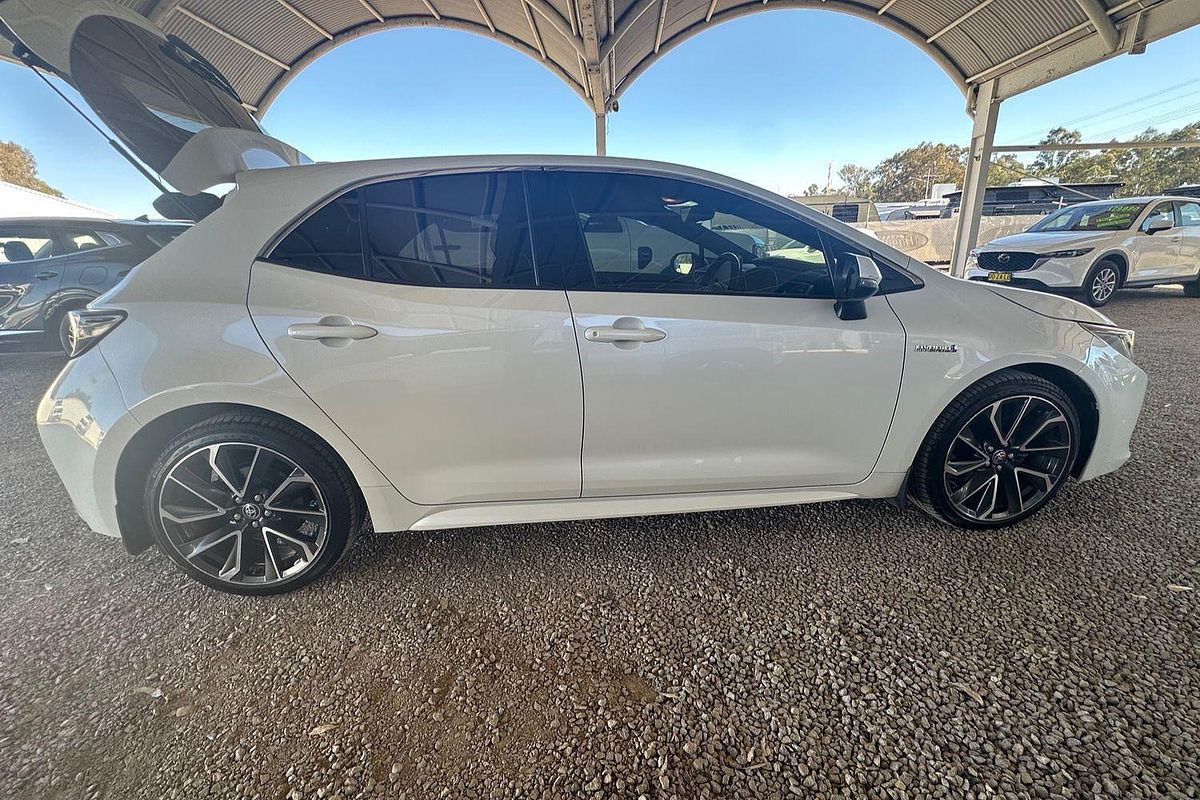 2020 Toyota Corolla ZR Hybrid ZWE211R