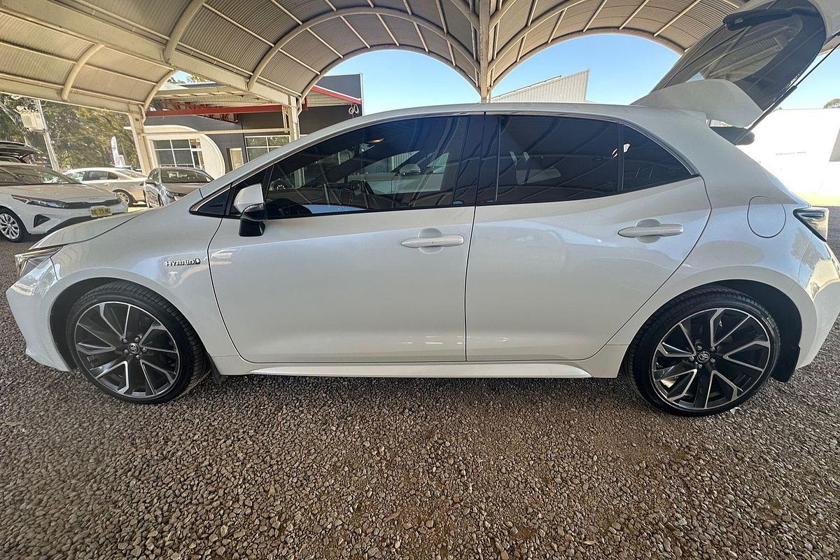 2020 Toyota Corolla ZR Hybrid ZWE211R