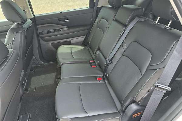 2024 Nissan Pathfinder Ti R53