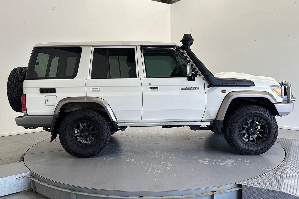 2022 Toyota Landcruiser GXL VDJ76R