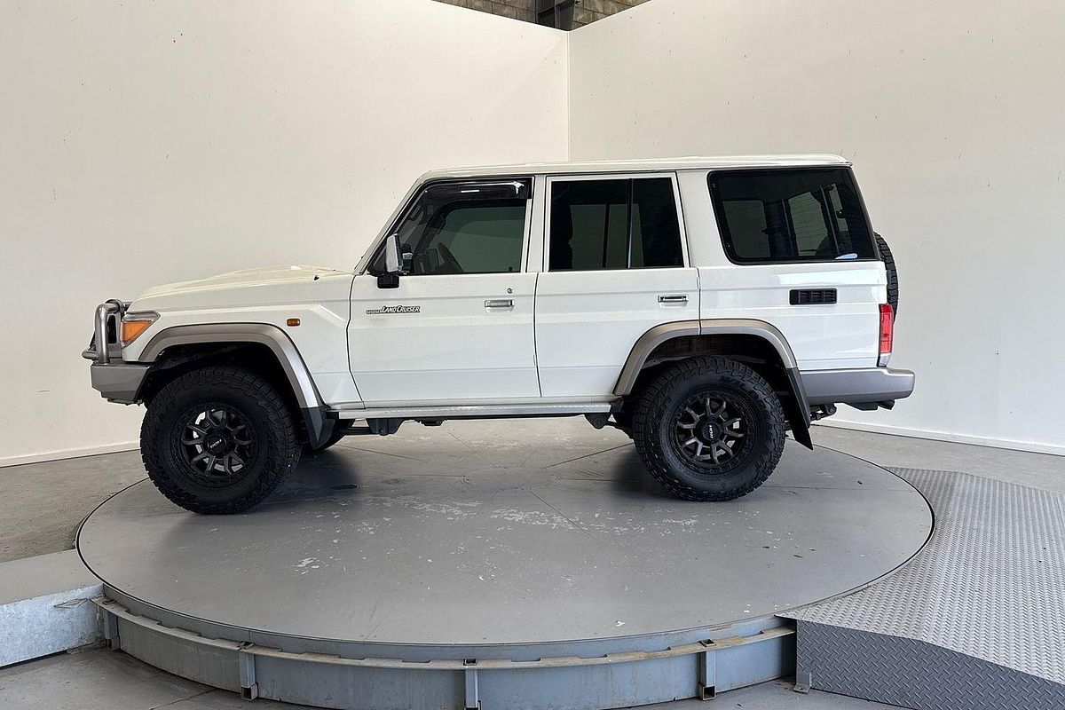 2022 Toyota Landcruiser GXL VDJ76R