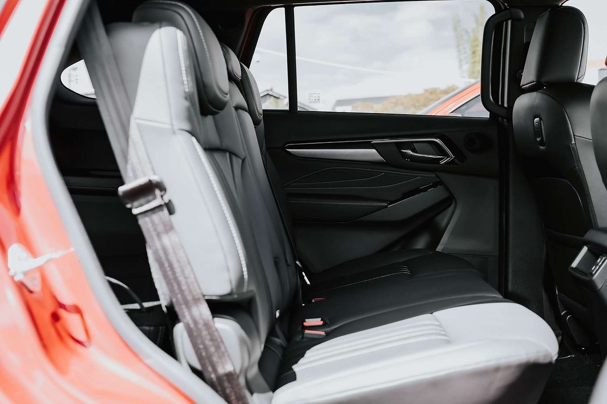 2025 Isuzu MU-X LS-T