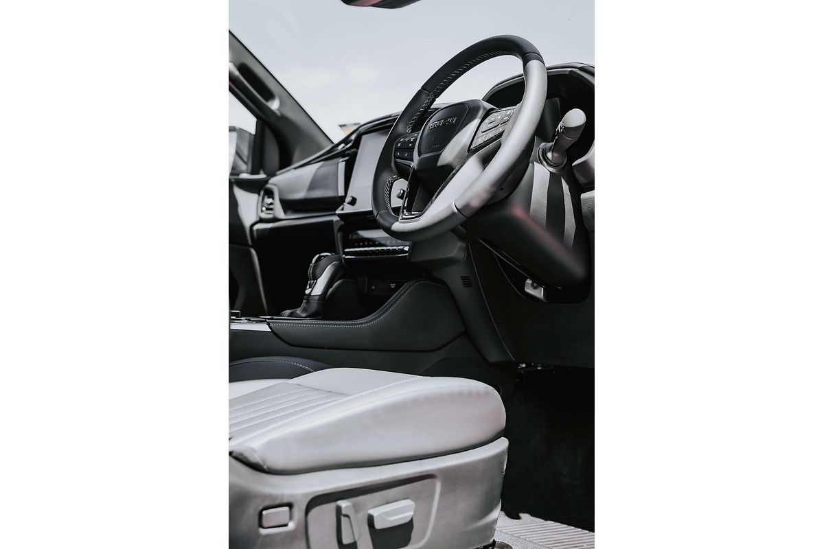 2025 Isuzu MU-X LS-T