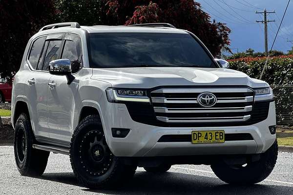 2022 Toyota Landcruiser Sahara FJA300R