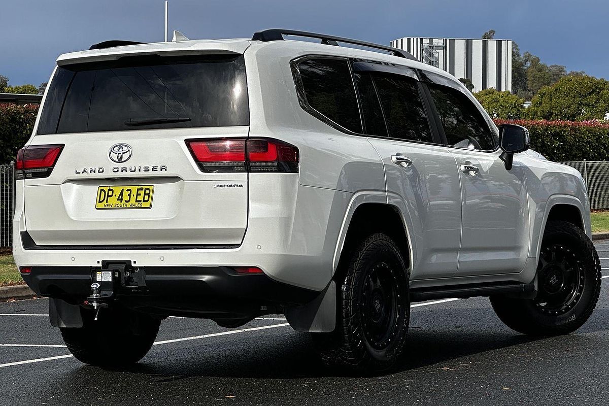 2022 Toyota Landcruiser Sahara FJA300R