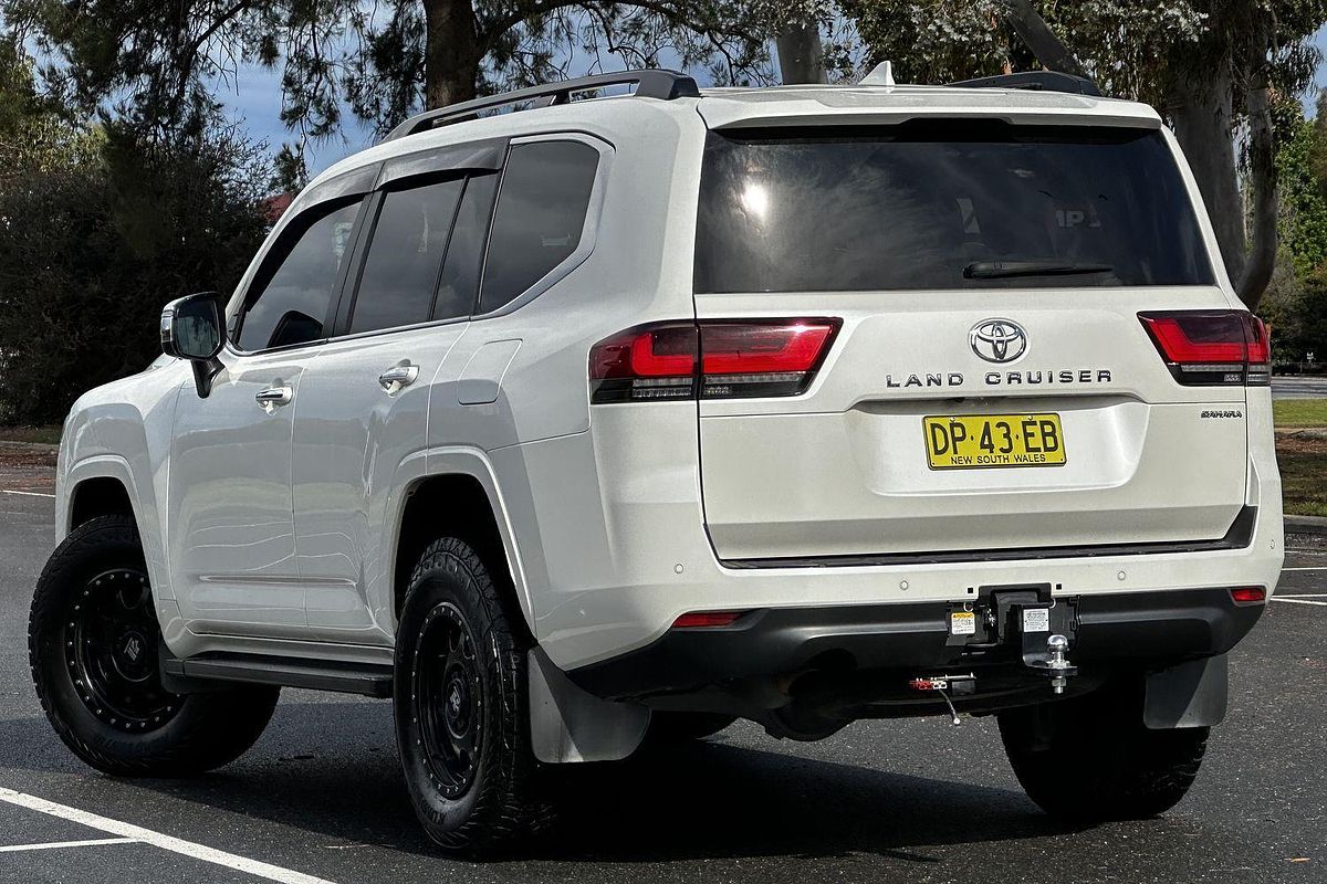 2022 Toyota Landcruiser Sahara FJA300R