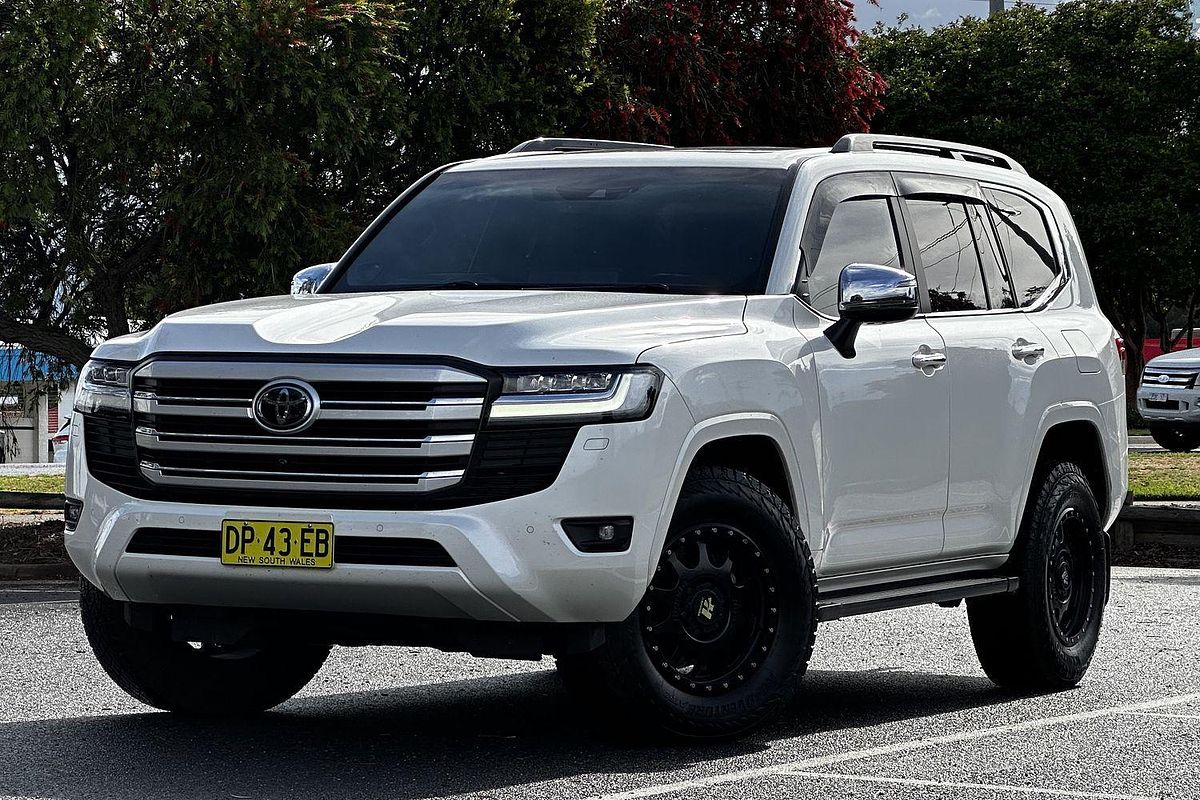 2022 Toyota Landcruiser Sahara FJA300R