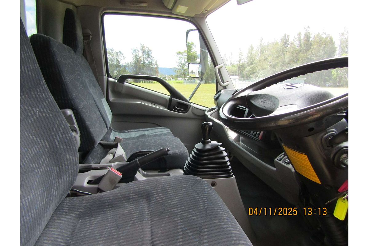 2013 Hino 300 Series 617 MWB XZU710R 4x2