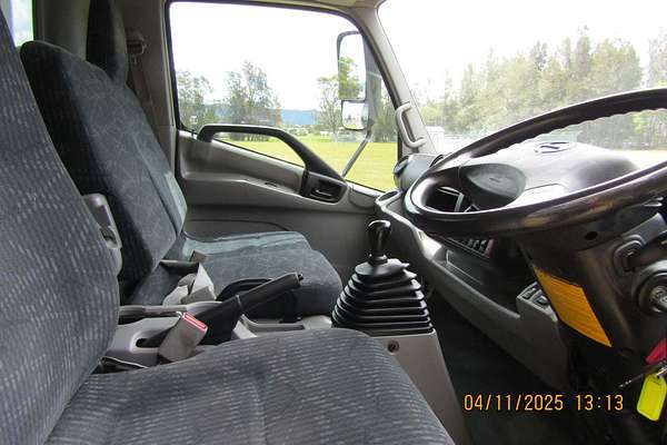 2013 Hino 300 Series 617 MWB XZU710R 4x2