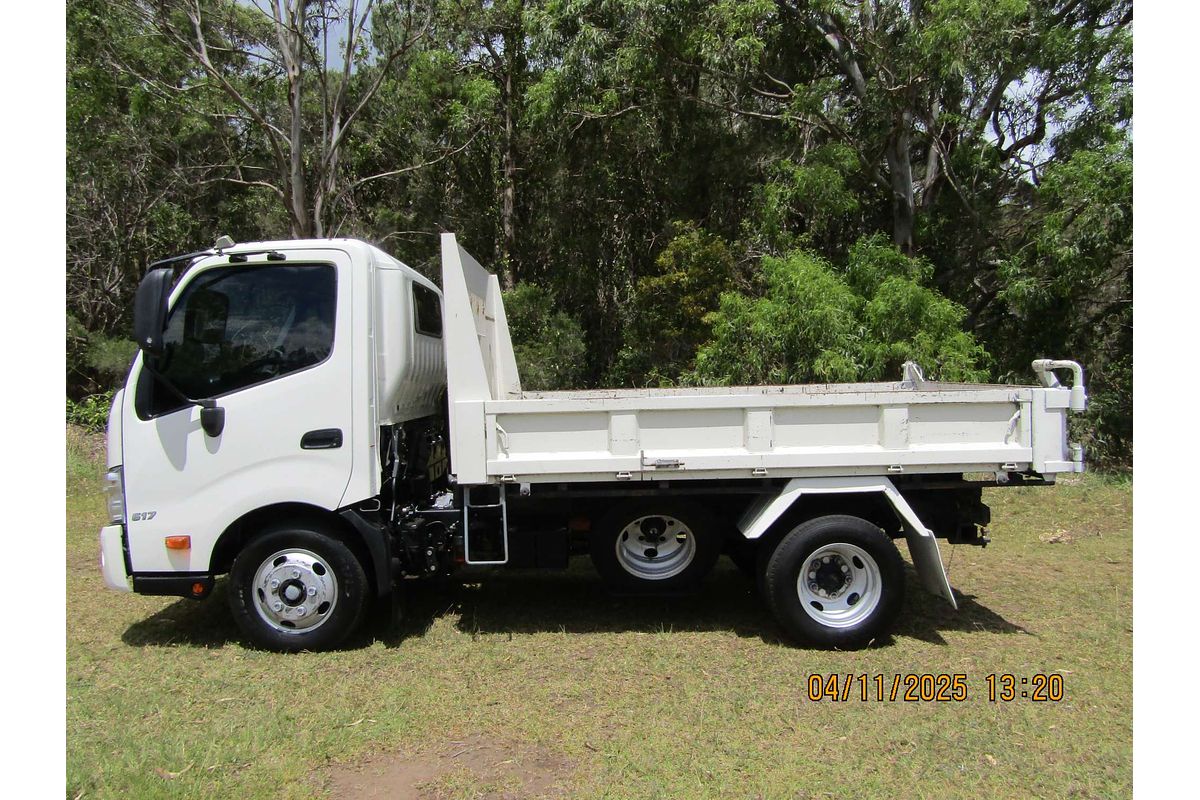 2013 Hino 300 Series 617 MWB XZU710R 4x2