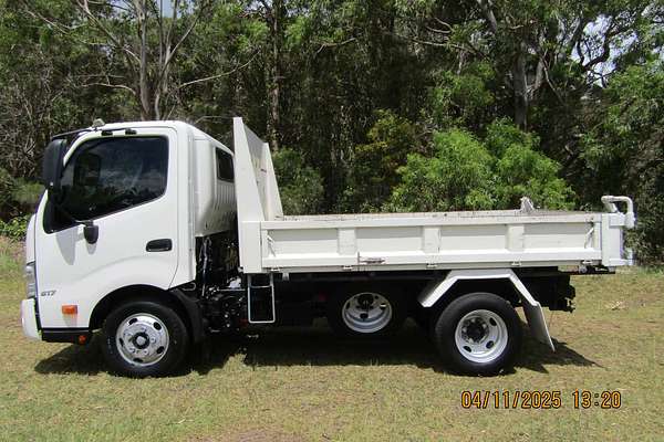 2013 Hino 300 Series 617 MWB XZU710R 4x2